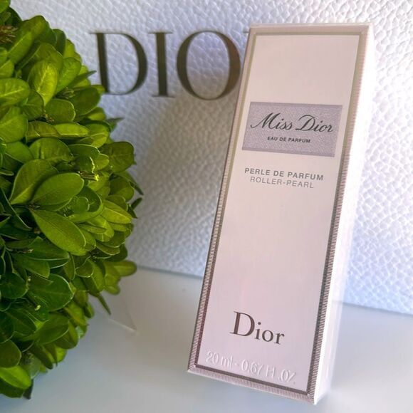 Miss Dior Parfum Roller-Pearl -
New & Sealed - Picture 10 of 17